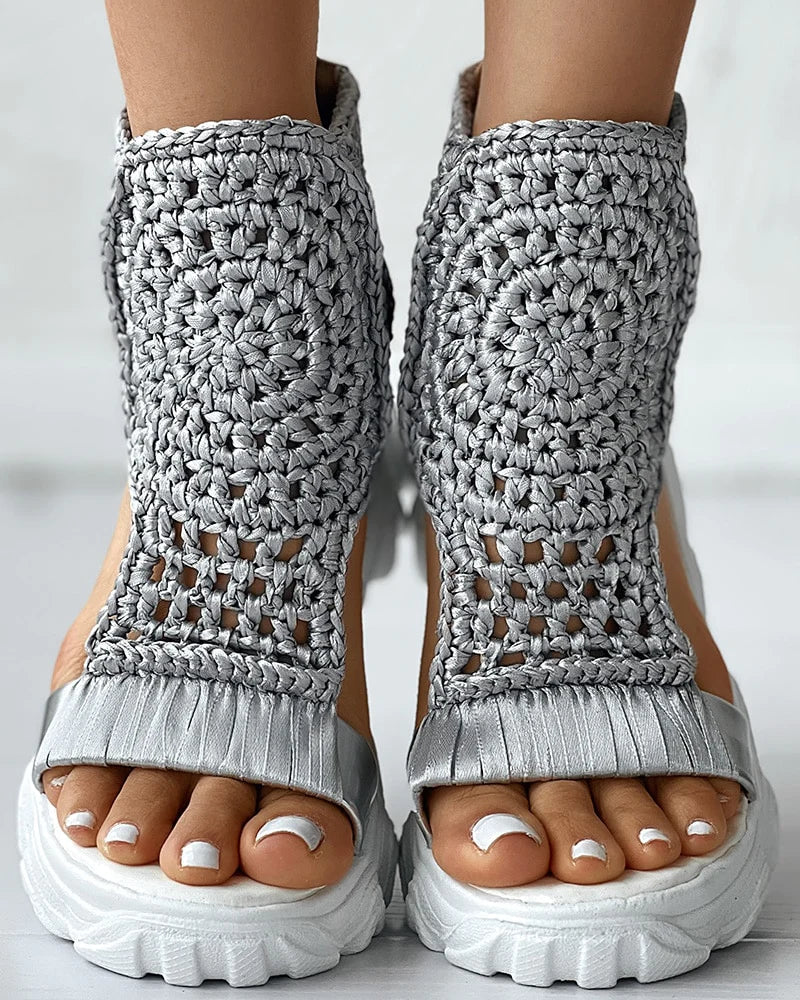 Sportliche Sandalen aus Strick