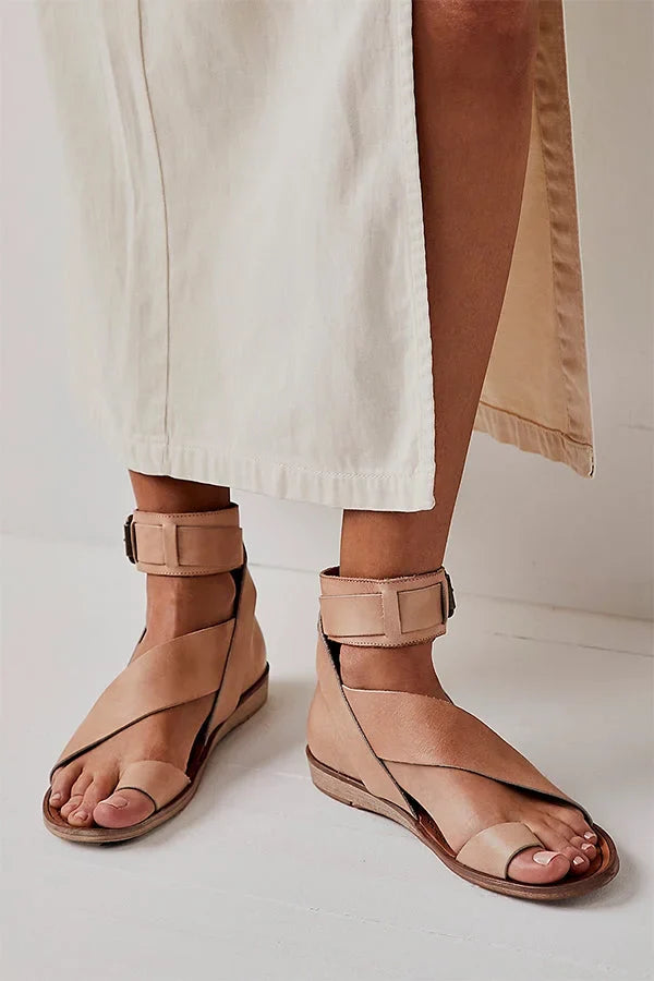 Sandales à brides asymétriques