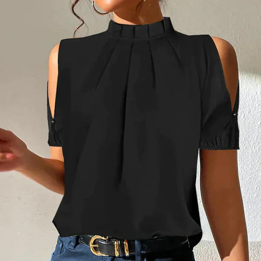 Blusa negra con hombros descubiertos y plisada con cuello simulado