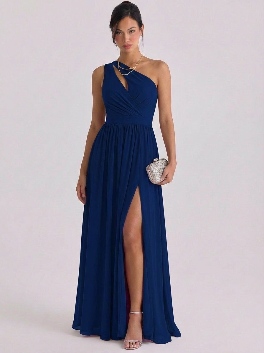 Abito monospalla con ritaglio in chiffon e vita raccolta con spacco alto