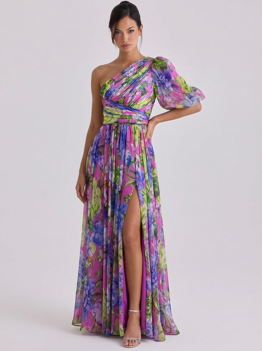 Einschultriges Kleid aus Chiffon mit Blumendruck und Faltenrock mit Puffärmeln und hohem Schlitz