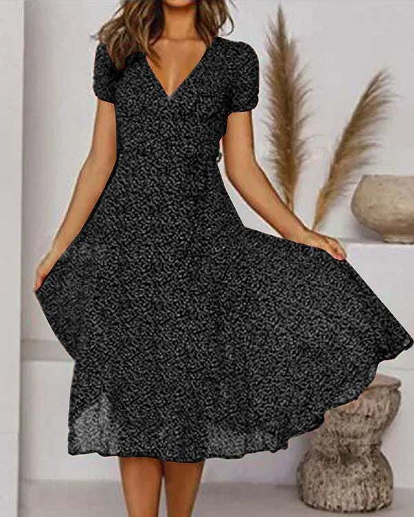 Abito floreale aderente e svasato con scollo a V