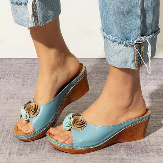 Chanclas con cuña florales