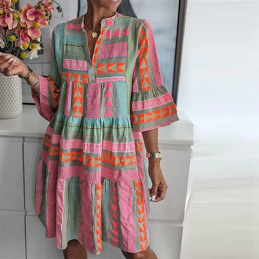 Vestido boho escalonado con estampado geométrico