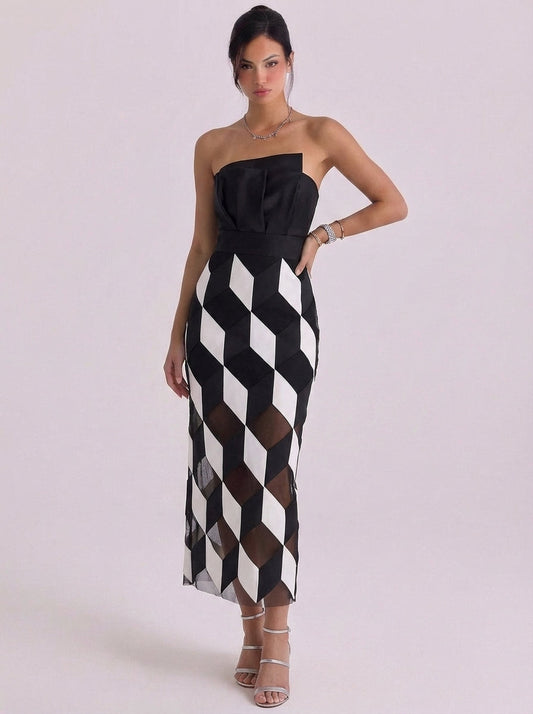 Vestido largo sin tirantes con estampado geométrico de malla