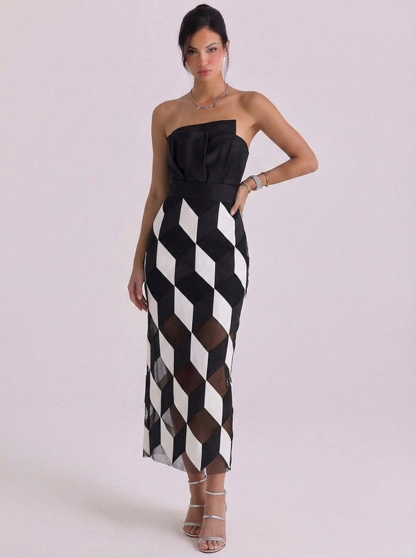 Vestido largo sin tirantes con estampado geométrico de malla