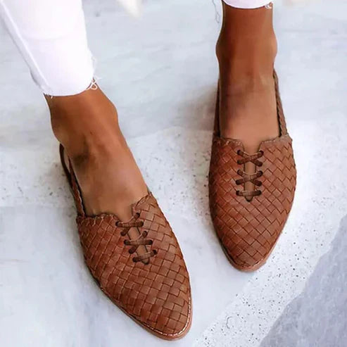 Gewebte, spitze Ballerinas