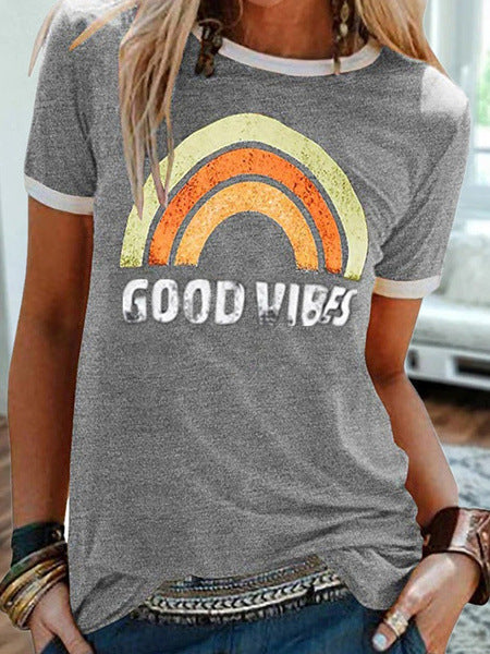 Camiseta con estampado de arcoíris Good Vibes