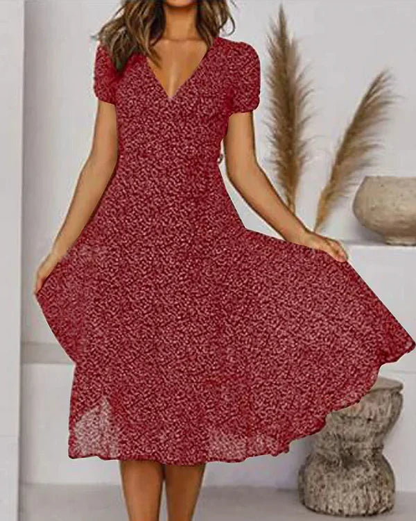 Vestido ajustado y con vuelo con cuello en V floral