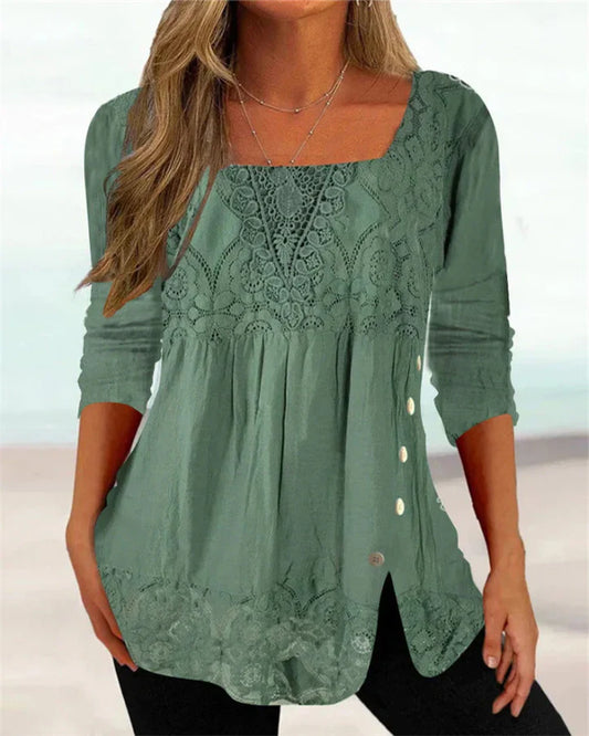 Blusa con detalle de encaje y cuello cuadrado