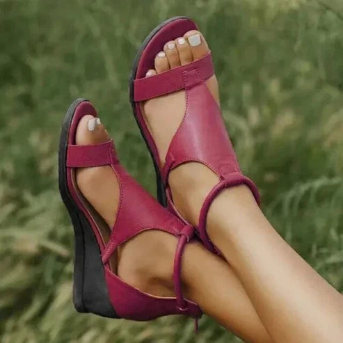 Sandalen met enkelbandje en sleehak