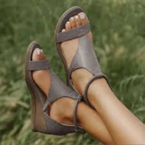 Sandalen met enkelbandje en sleehak