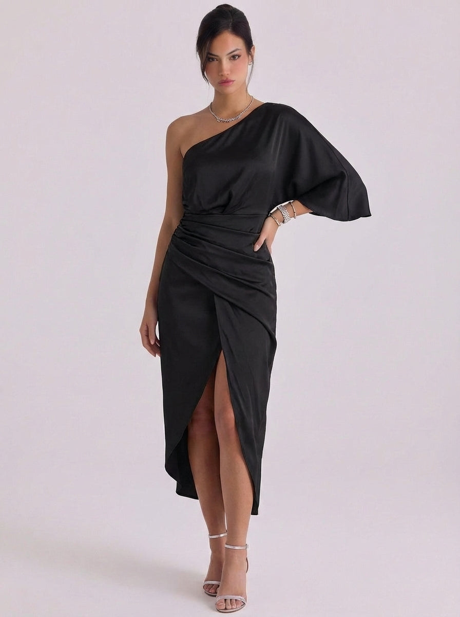 Vestido midi de satén con un hombro y detalle drapeado