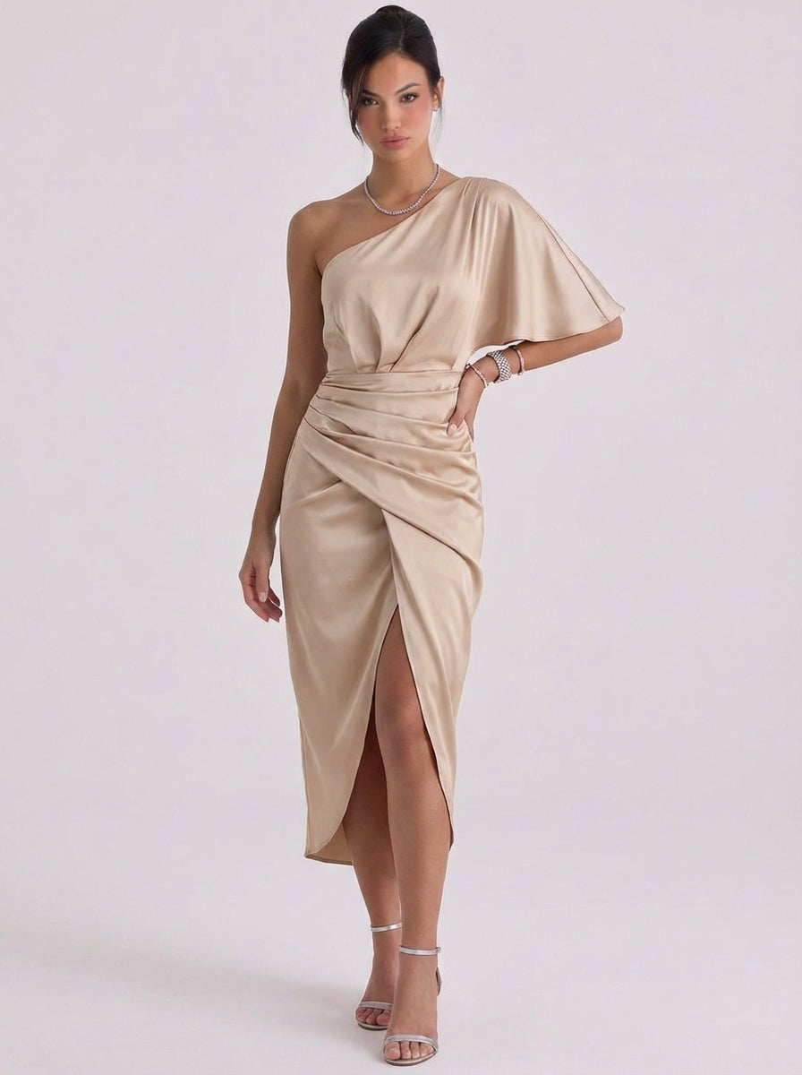 Vestido midi de satén con un hombro y detalle drapeado