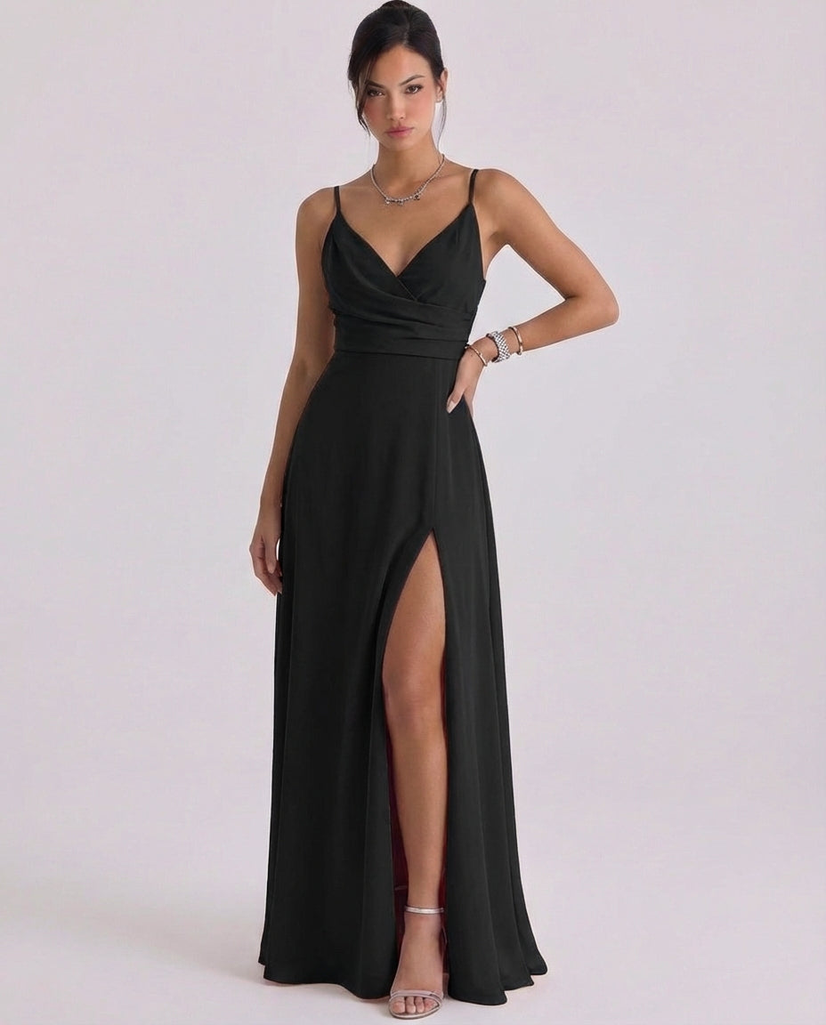 Vestido largo de satén con cintura cruzada y abertura alta