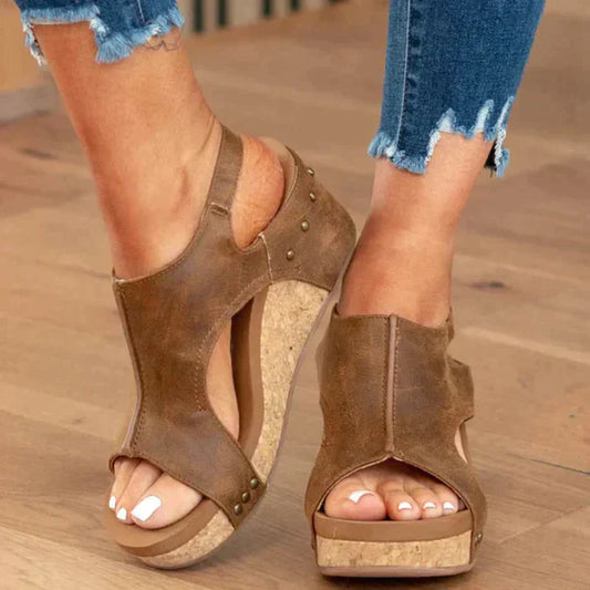 Botines con plataforma con tachuelas