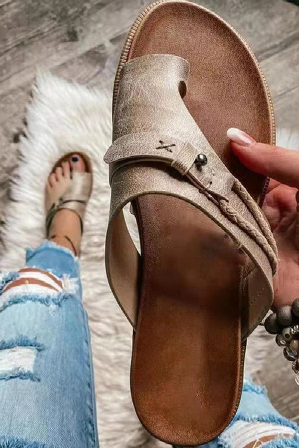 Sandali scorrevoli con cinturino in punta