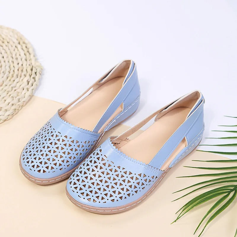 Chaussures plates perforées à enfiler